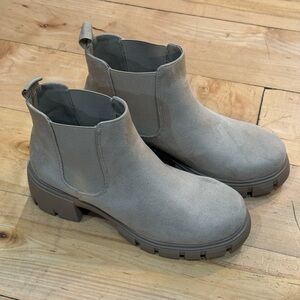 Soda Women's Faux Leather Round Toe Chelsea High Top Platform Ankle Boot